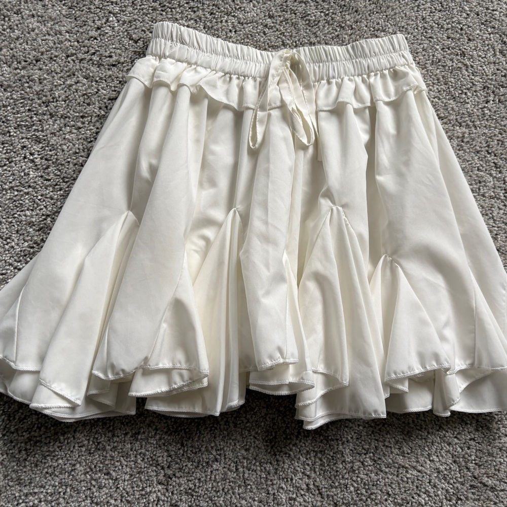 🤍 Storets Ruffle Skort – Size S/M – NWOT – Ivory Balletcore